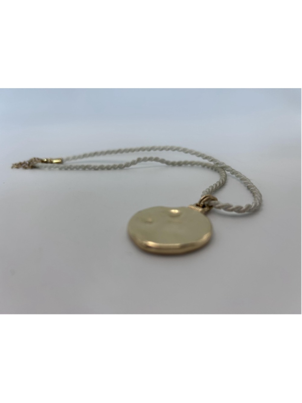 Necklace Gold Tone Hammered Disc Pendant White Cord Lobster Clasp 18 In - Picture 5 of 7